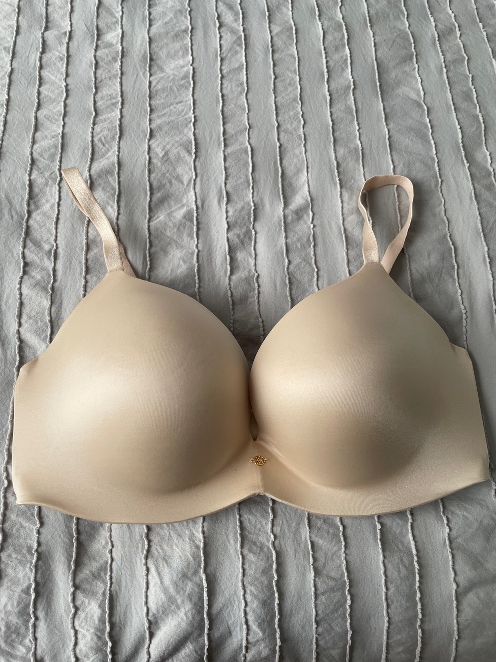 Victoria’s Secret 38DD nude So Obsessed padded no-wire bra, convertible straps